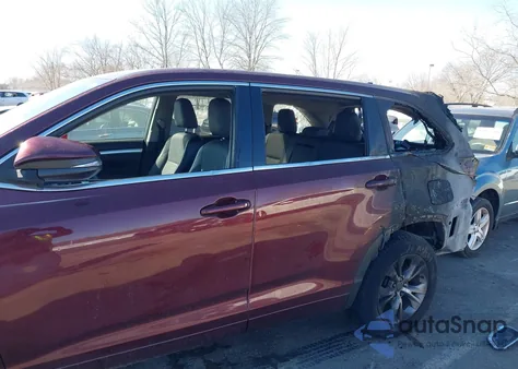 2015 Toyota Highlander Le Plus V6 z USA, uszkodzony, nr VIN 5TDBKRFH5FS099800